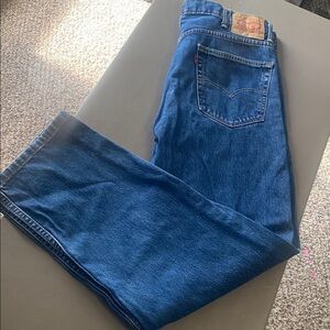 Men’s Levi stress and company weighs 38 length 32, 550 blue jeans